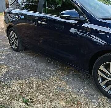 Чорний Хендай i30, об'ємом двигуна 1.4 л та пробігом 201 тис. км за 10950 $, фото 3 на Automoto.ua