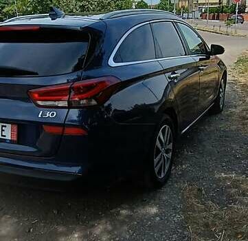 Чорний Хендай i30, об'ємом двигуна 1.4 л та пробігом 201 тис. км за 10950 $, фото 5 на Automoto.ua