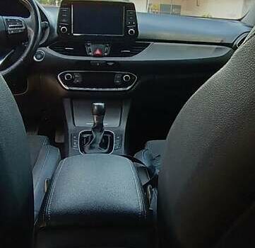 Чорний Хендай i30, об'ємом двигуна 1.4 л та пробігом 201 тис. км за 10950 $, фото 19 на Automoto.ua