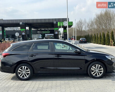 Черный Хендай i30, объемом двигателя 1.6 л и пробегом 207 тыс. км за 13300 $, фото 5 на Automoto.ua