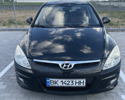 Черный Хендай i30, объемом двигателя 1.58 л и пробегом 227 тыс. км за 5900 $, фото 1 на Automoto.ua