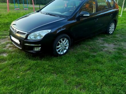 Черный Хендай i30, объемом двигателя 1.6 л и пробегом 227 тыс. км за 5500 $, фото 1 на Automoto.ua