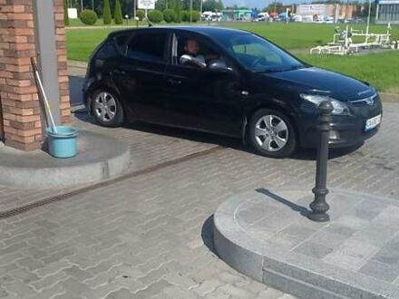 Хендай i30 2009 у Смеле на Automoto.ua Чорний Хендай i30, об'ємом двигуна 1.4 л та пробігом 216 тис. км за 6800 $, фото 1 на Automoto.ua
