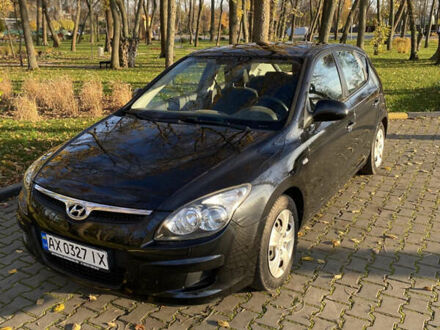 Черный Хендай i30, объемом двигателя 1.4 л и пробегом 242 тыс. км за 6000 $, фото 1 на Automoto.ua