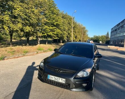 Черный Хендай i30, объемом двигателя 1.6 л и пробегом 260 тыс. км за 5000 $, фото 1 на Automoto.ua