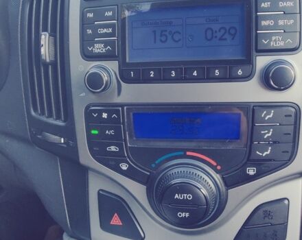 Черный Хендай i30, объемом двигателя 1.4 л и пробегом 210 тыс. км за 5800 $, фото 1 на Automoto.ua