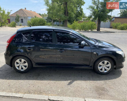 Черный Хендай i30, объемом двигателя 1.4 л и пробегом 201 тыс. км за 6600 $, фото 1 на Automoto.ua