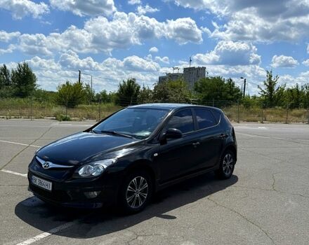 Черный Хендай i30, объемом двигателя 1.6 л и пробегом 230 тыс. км за 6500 $, фото 1 на Automoto.ua