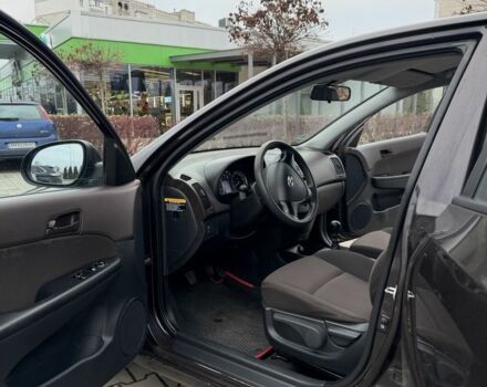 Фиолетовый Хендай i30, объемом двигателя 1.4 л и пробегом 180 тыс. км за 4650 $, фото 6 на Automoto.ua