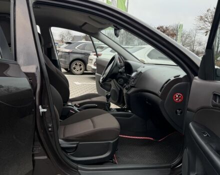 Фиолетовый Хендай i30, объемом двигателя 1.4 л и пробегом 180 тыс. км за 4650 $, фото 3 на Automoto.ua