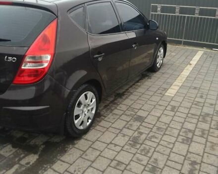 Коричневый Хендай i30, объемом двигателя 1.4 л и пробегом 262 тыс. км за 5500 $, фото 2 на Automoto.ua