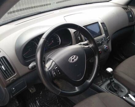 Коричневый Хендай i30, объемом двигателя 1.4 л и пробегом 262 тыс. км за 5500 $, фото 9 на Automoto.ua