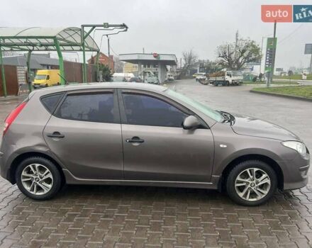 Коричневый Хендай i30, объемом двигателя 1.4 л и пробегом 245 тыс. км за 6100 $, фото 12 на Automoto.ua