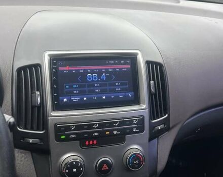 Коричневый Хендай i30, объемом двигателя 1.4 л и пробегом 245 тыс. км за 6100 $, фото 18 на Automoto.ua