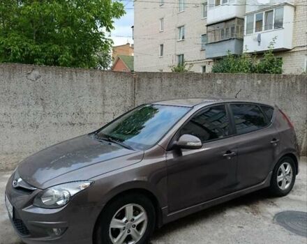 Коричневый Хендай i30, объемом двигателя 1.58 л и пробегом 255 тыс. км за 6500 $, фото 4 на Automoto.ua