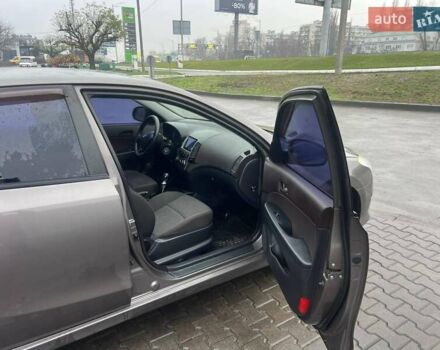 Коричневый Хендай i30, объемом двигателя 1.4 л и пробегом 245 тыс. км за 6100 $, фото 13 на Automoto.ua