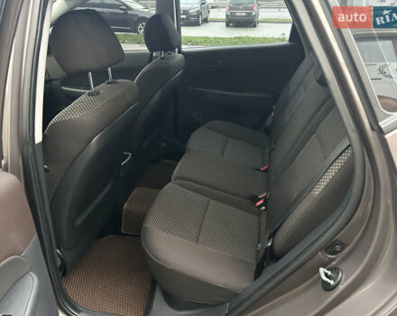 Коричневый Хендай i30, объемом двигателя 1.6 л и пробегом 107 тыс. км за 9750 $, фото 16 на Automoto.ua