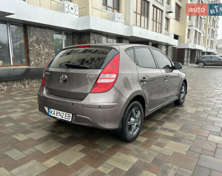 Коричневый Хендай i30, объемом двигателя 1.6 л и пробегом 107 тыс. км за 9750 $, фото 5 на Automoto.ua