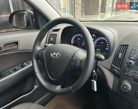 Коричневый Хендай i30, объемом двигателя 1.6 л и пробегом 107 тыс. км за 9750 $, фото 23 на Automoto.ua