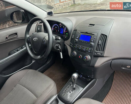 Коричневый Хендай i30, объемом двигателя 1.6 л и пробегом 107 тыс. км за 9750 $, фото 21 на Automoto.ua