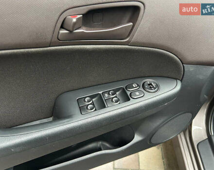 Коричневый Хендай i30, объемом двигателя 1.6 л и пробегом 107 тыс. км за 9750 $, фото 15 на Automoto.ua