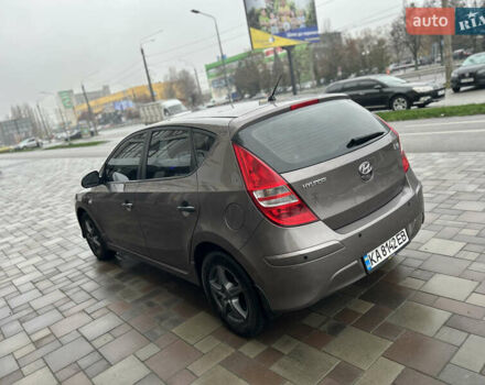 Коричневый Хендай i30, объемом двигателя 1.6 л и пробегом 107 тыс. км за 9750 $, фото 4 на Automoto.ua
