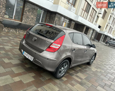 Коричневый Хендай i30, объемом двигателя 1.6 л и пробегом 107 тыс. км за 9750 $, фото 6 на Automoto.ua