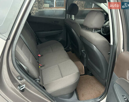 Коричневый Хендай i30, объемом двигателя 1.6 л и пробегом 107 тыс. км за 9750 $, фото 19 на Automoto.ua