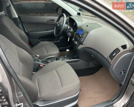 Коричневый Хендай i30, объемом двигателя 1.6 л и пробегом 107 тыс. км за 9750 $, фото 20 на Automoto.ua