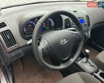 Коричневый Хендай i30, объемом двигателя 1.6 л и пробегом 107 тыс. км за 9750 $, фото 14 на Automoto.ua