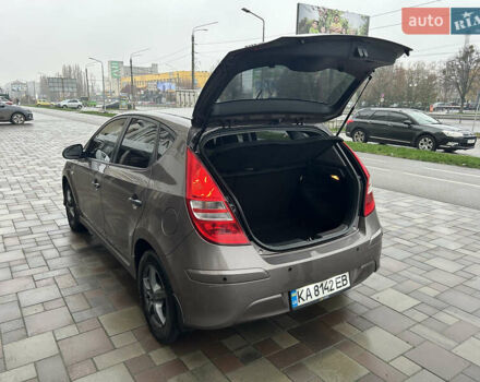 Коричневый Хендай i30, объемом двигателя 1.6 л и пробегом 107 тыс. км за 9750 $, фото 17 на Automoto.ua