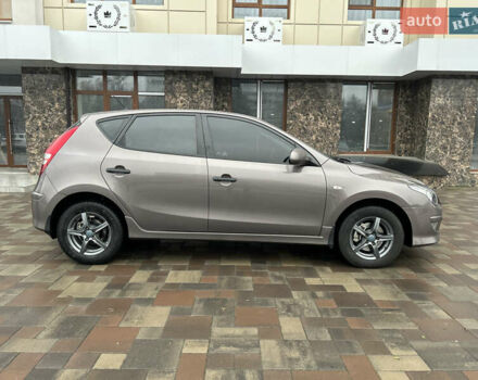 Коричневый Хендай i30, объемом двигателя 1.6 л и пробегом 107 тыс. км за 9750 $, фото 7 на Automoto.ua