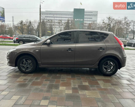 Коричневый Хендай i30, объемом двигателя 1.6 л и пробегом 107 тыс. км за 9750 $, фото 2 на Automoto.ua