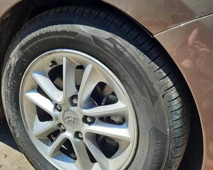 Коричневий Хендай i30, об'ємом двигуна 1.59 л та пробігом 146 тис. км за 11500 $, фото 8 на Automoto.ua