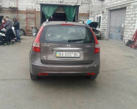 Коричневый Хендай i30, объемом двигателя 1.6 л и пробегом 393 тыс. км за 3800 $, фото 1 на Automoto.ua