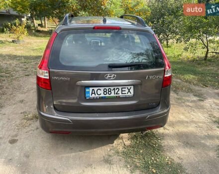 Коричневый Хендай i30, объемом двигателя 1.58 л и пробегом 211 тыс. км за 7500 $, фото 4 на Automoto.ua