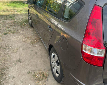 Коричневый Хендай i30, объемом двигателя 1.58 л и пробегом 211 тыс. км за 7500 $, фото 5 на Automoto.ua