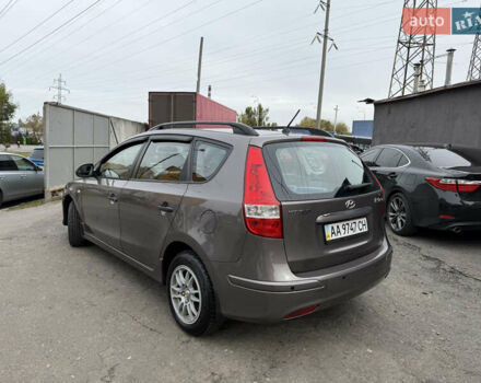 Коричневый Хендай i30, объемом двигателя 1.59 л и пробегом 116 тыс. км за 7400 $, фото 6 на Automoto.ua
