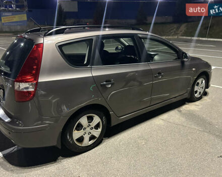 Коричневый Хендай i30, объемом двигателя 1.59 л и пробегом 125 тыс. км за 8800 $, фото 8 на Automoto.ua