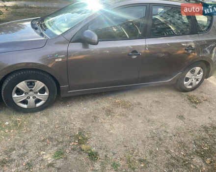 Коричневый Хендай i30, объемом двигателя 1.58 л и пробегом 211 тыс. км за 7500 $, фото 6 на Automoto.ua