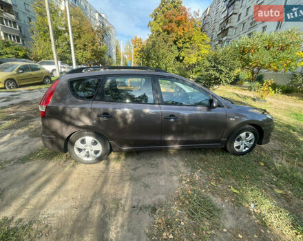 Коричневый Хендай i30, объемом двигателя 1.58 л и пробегом 211 тыс. км за 7500 $, фото 2 на Automoto.ua