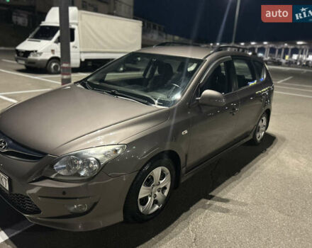 Коричневый Хендай i30, объемом двигателя 1.59 л и пробегом 125 тыс. км за 8800 $, фото 2 на Automoto.ua