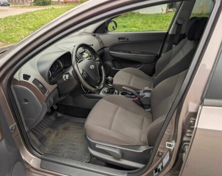 Коричневый Хендай i30, объемом двигателя 1.6 л и пробегом 236 тыс. км за 7200 $, фото 13 на Automoto.ua