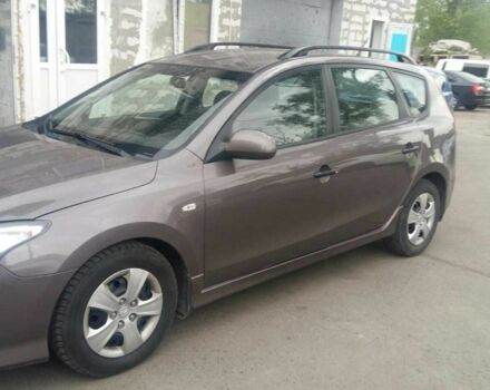 Коричневый Хендай i30, объемом двигателя 1.6 л и пробегом 393 тыс. км за 3800 $, фото 1 на Automoto.ua