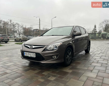 Коричневый Хендай i30, объемом двигателя 1.6 л и пробегом 107 тыс. км за 9750 $, фото 1 на Automoto.ua