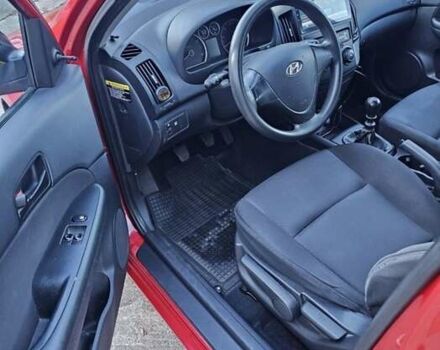 Червоний Хендай i30, об'ємом двигуна 1.4 л та пробігом 197 тис. км за 4047 $, фото 3 на Automoto.ua