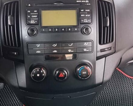 Красный Хендай i30, объемом двигателя 1.58 л и пробегом 280 тыс. км за 5000 $, фото 12 на Automoto.ua