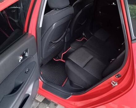 Красный Хендай i30, объемом двигателя 1.58 л и пробегом 280 тыс. км за 5000 $, фото 13 на Automoto.ua