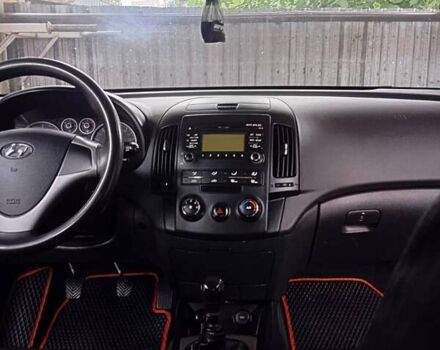 Красный Хендай i30, объемом двигателя 1.58 л и пробегом 280 тыс. км за 5000 $, фото 11 на Automoto.ua