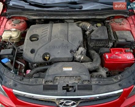 Красный Хендай i30, объемом двигателя 1.58 л и пробегом 236 тыс. км за 5000 $, фото 4 на Automoto.ua